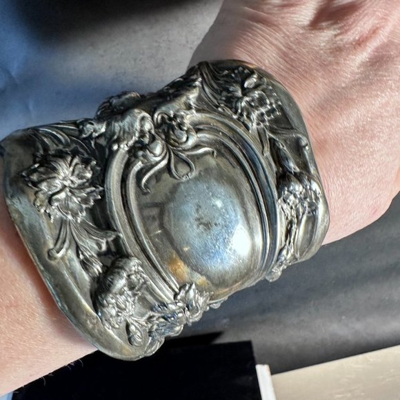 Antique Victorian Floral Silver plated Art Nouveau Cuff Goddess Wide Bracelet - Picture 12 of 14